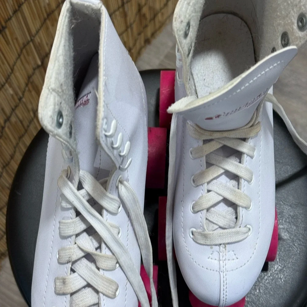 White Leather Quad Roller Skates with Pink Wheels - Picture 3 of 11